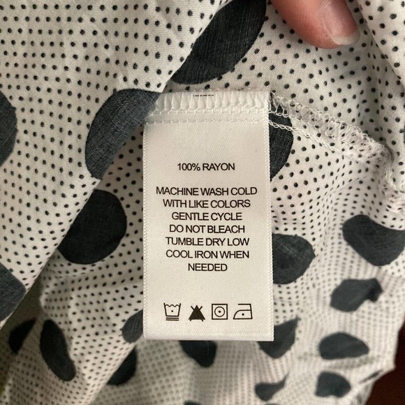 Foxcroft Shirt Womens Sz 12 Button Down Blouse Gray Black Polka Dots Lightweight - Picture 6 of 9